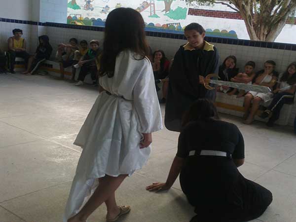 Read more about the article Dramatização dos Mitos Gregos